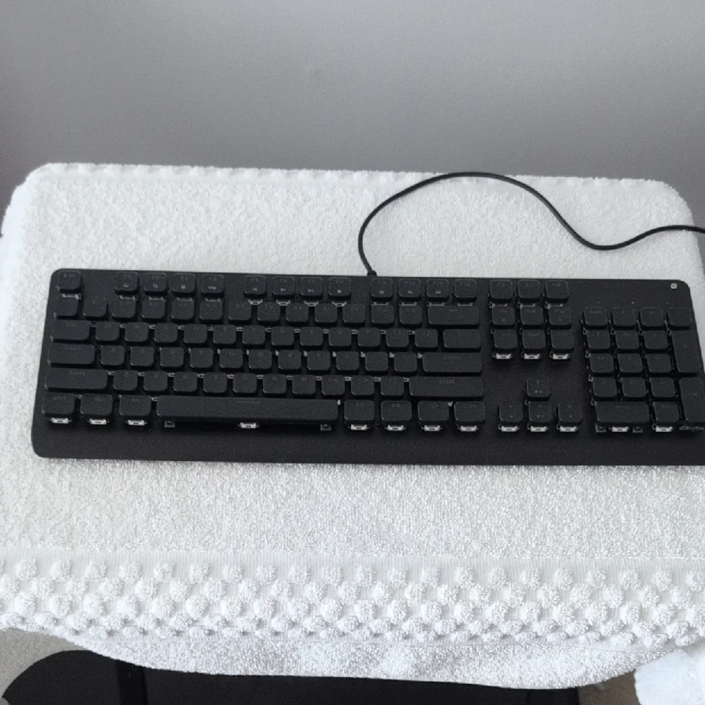 Black Keyboard and Artistic Mouse Set (Free Mousepad)
